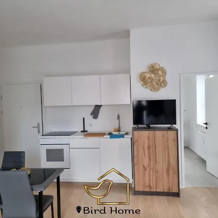 Apartment Bird 10 *
